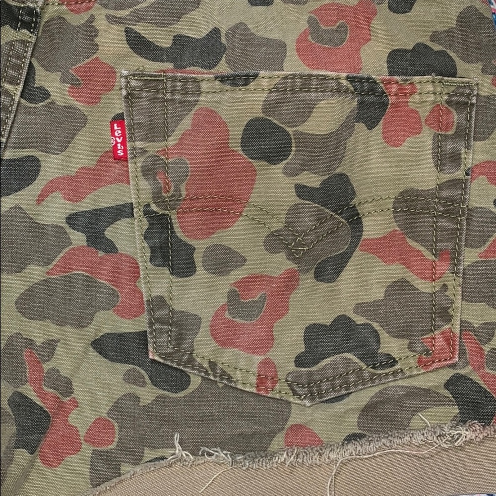 🌾Camouflage 504 Levi’s shorts🌾